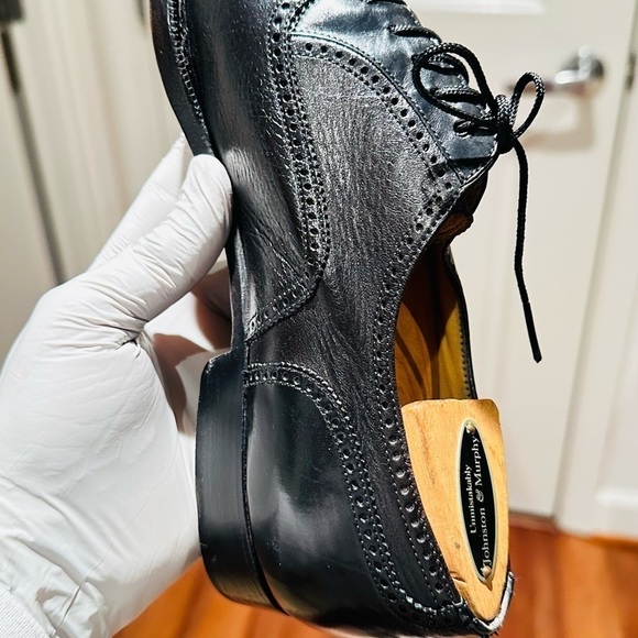 Bruno Magli Medallion Cap Toe Leather Oxford Shoe - Picture 11 of 12